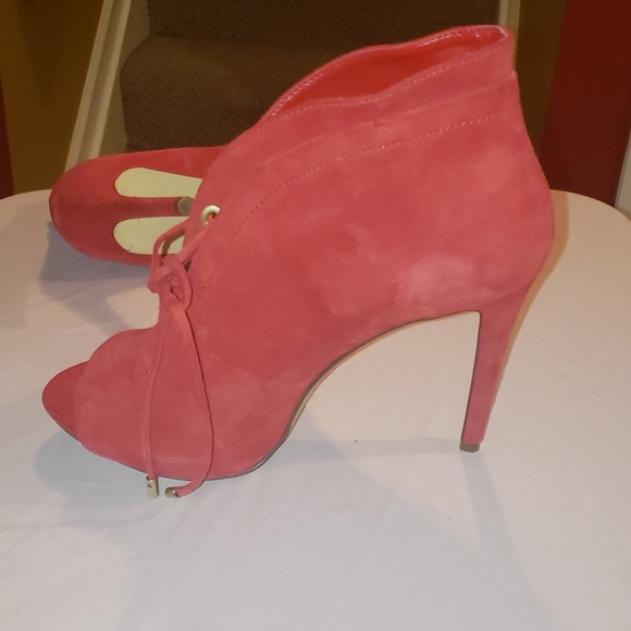 GUESS red suede tie up stiletto booties - Picture 11 of 11